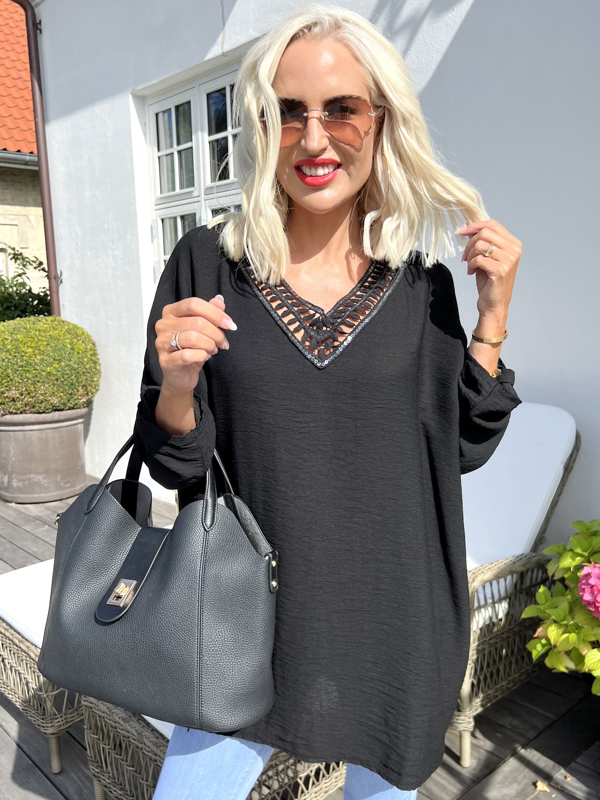 Elina - Tunika med pailletter og broderinger